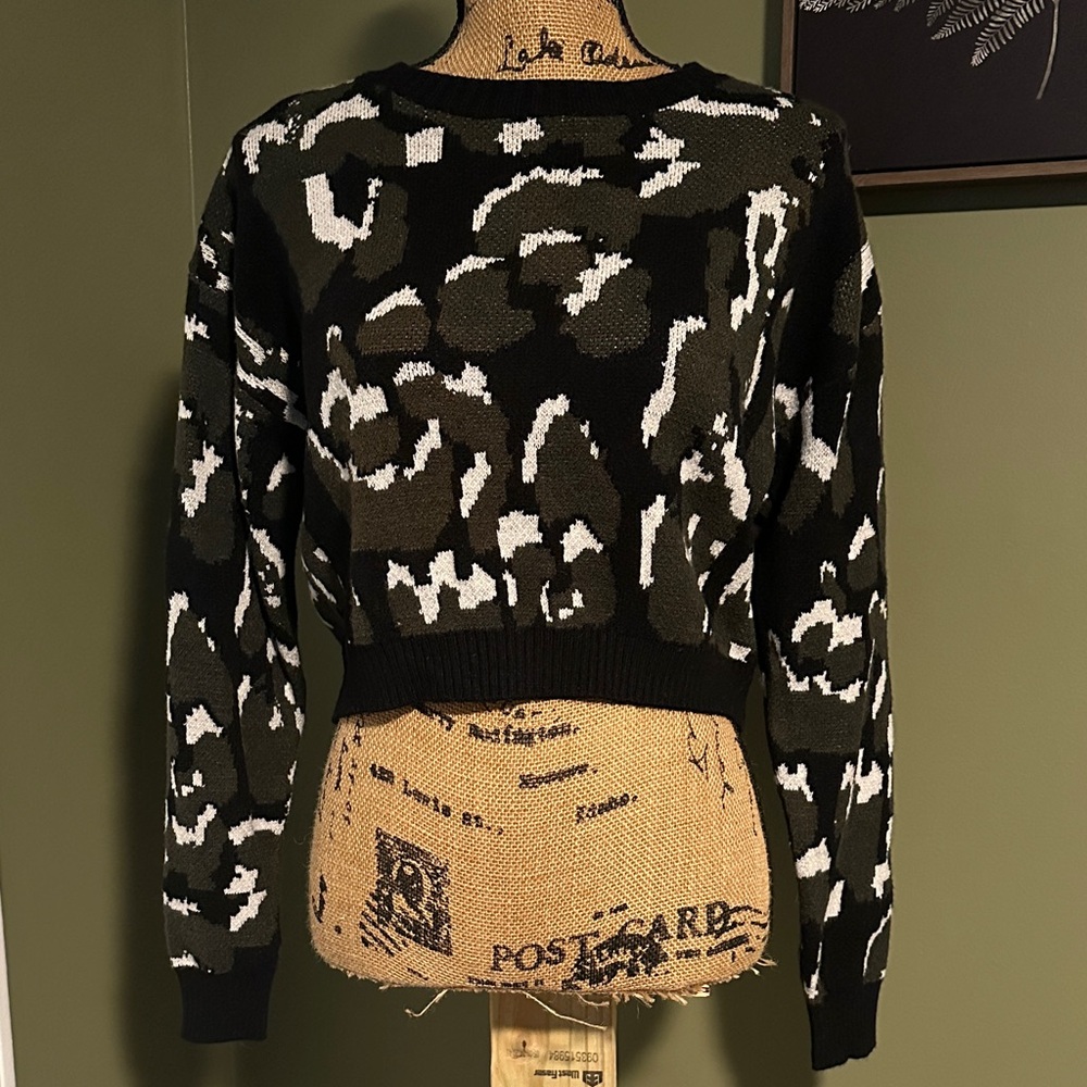 Stylish Camouflage Crew Neck Sweater